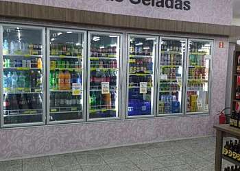 Câmara fria com porta expositora Câmara fria com porta expositora